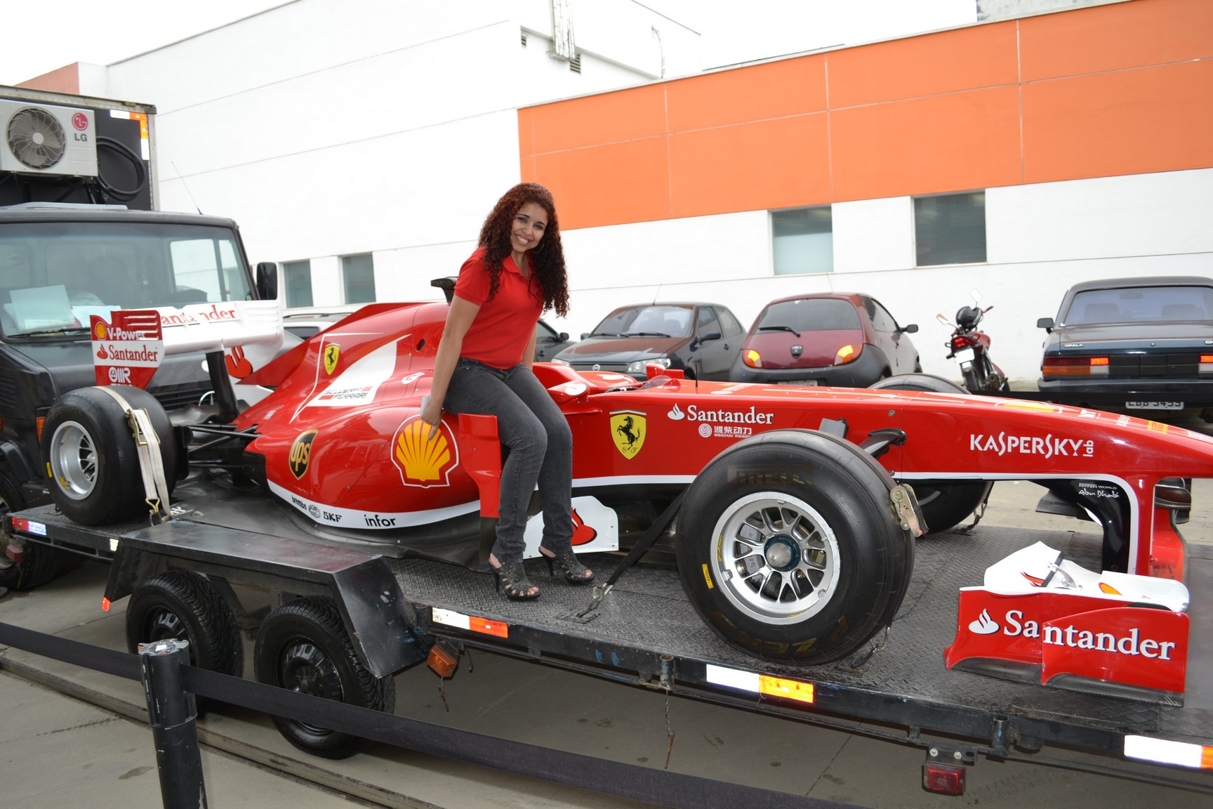 O Carro da Ferrari estara em esposição no centro de Seropédica até o dia 30/05.