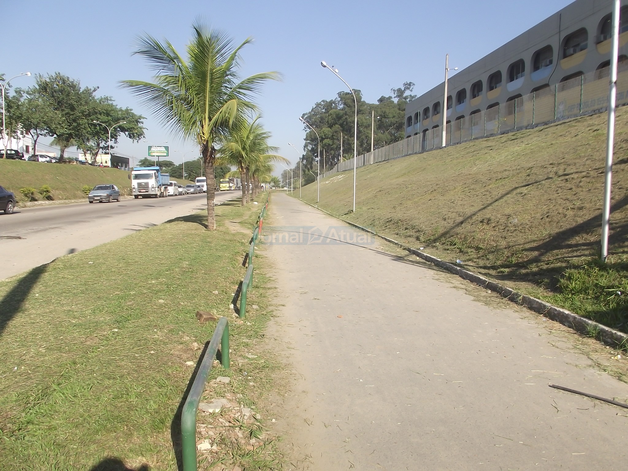 A PREFEITURA Universitária realizou manutenção nas lâmpadas de toda a extensão da ciclovia (FOTO BRUNA RODRIGUES)