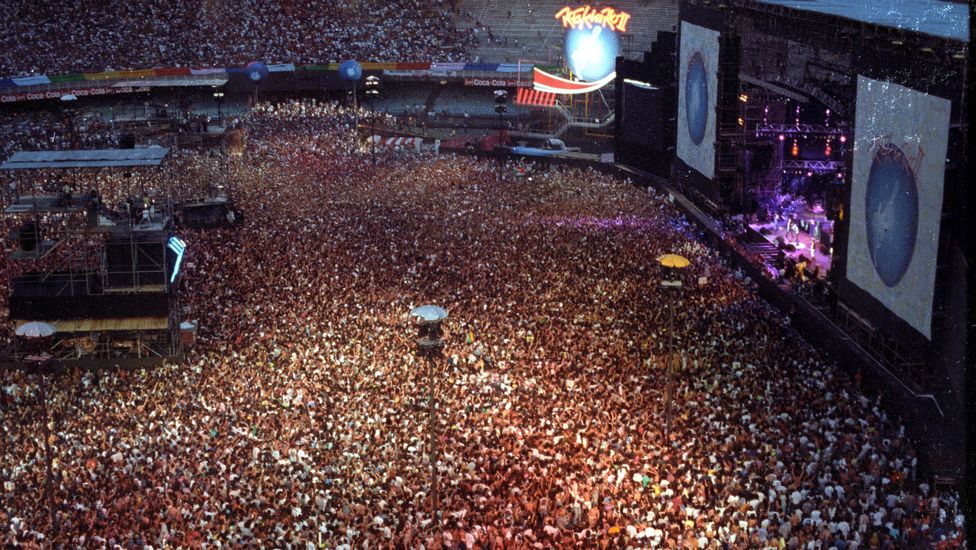 Сколько зрителей было на концерте. Род Стюарт, Рио-де Жанейро, 1994. Род Стюарт концерт в Рио де Жанейро 1994. Род Стюарт. Рио-де-Жанейро, 31.12.1994. Концерт Квин в Рио де Жанейро.