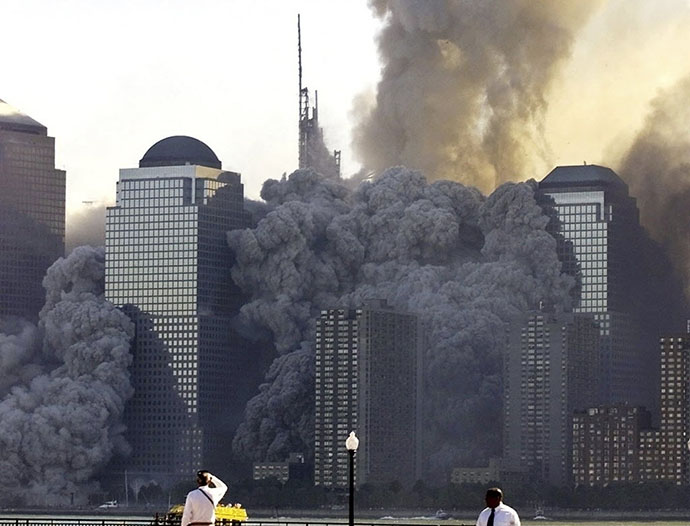 9set2014-a-torre-norte-do-world-trade-center-desaba-em-nova-york-apos-o-ataque-terrorista-de-11-de-setembro-de-2001-1410280489769_1024x781
