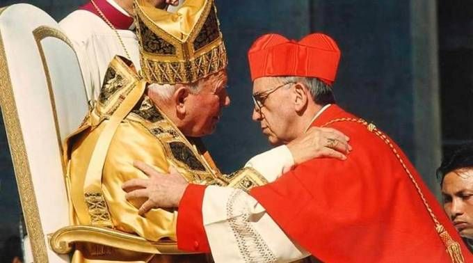São João Paulo II e o então Cardeal Bergoglio, Arcebispo de Buenos Aires e atual Papa Francisco