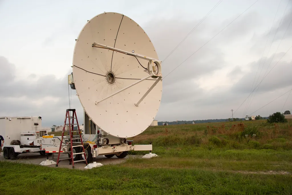 Antena transmissora de energia do projeto SCOPE-M, em Maryland (Imagem: Reprodução/Gayle Fullerton/Laboratório de Pesquisa Naval dos EUA)