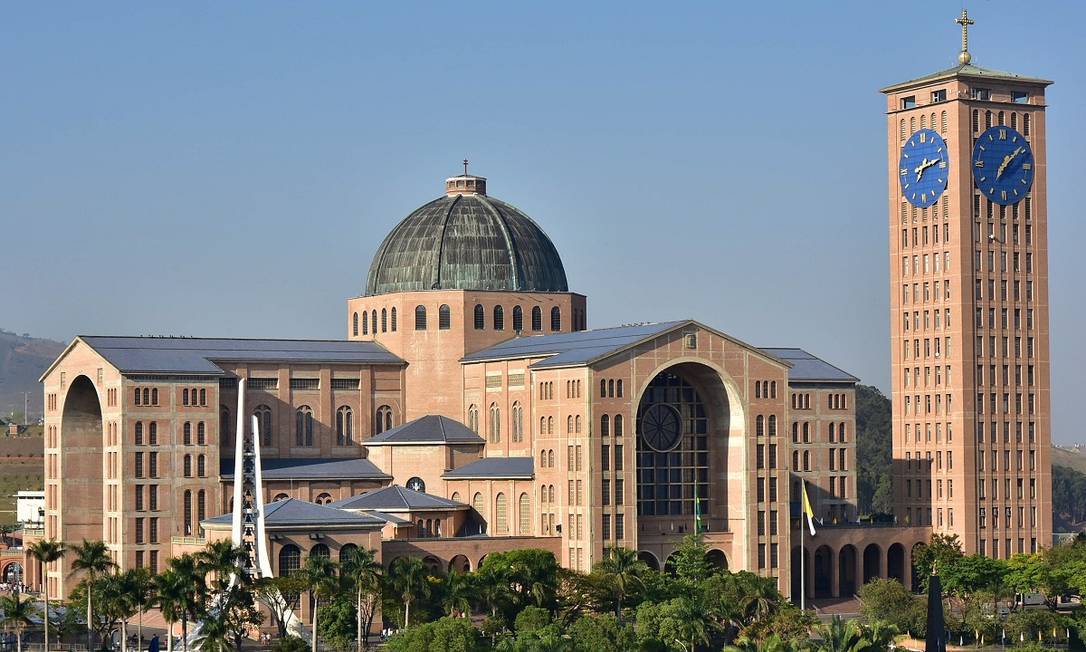 A Catedral Basílica Santuário Nacional de Nossa Senhora da Conceição Aparecida, também conhecida como Santuário Nacional de Nossa Senhora Aparecida.