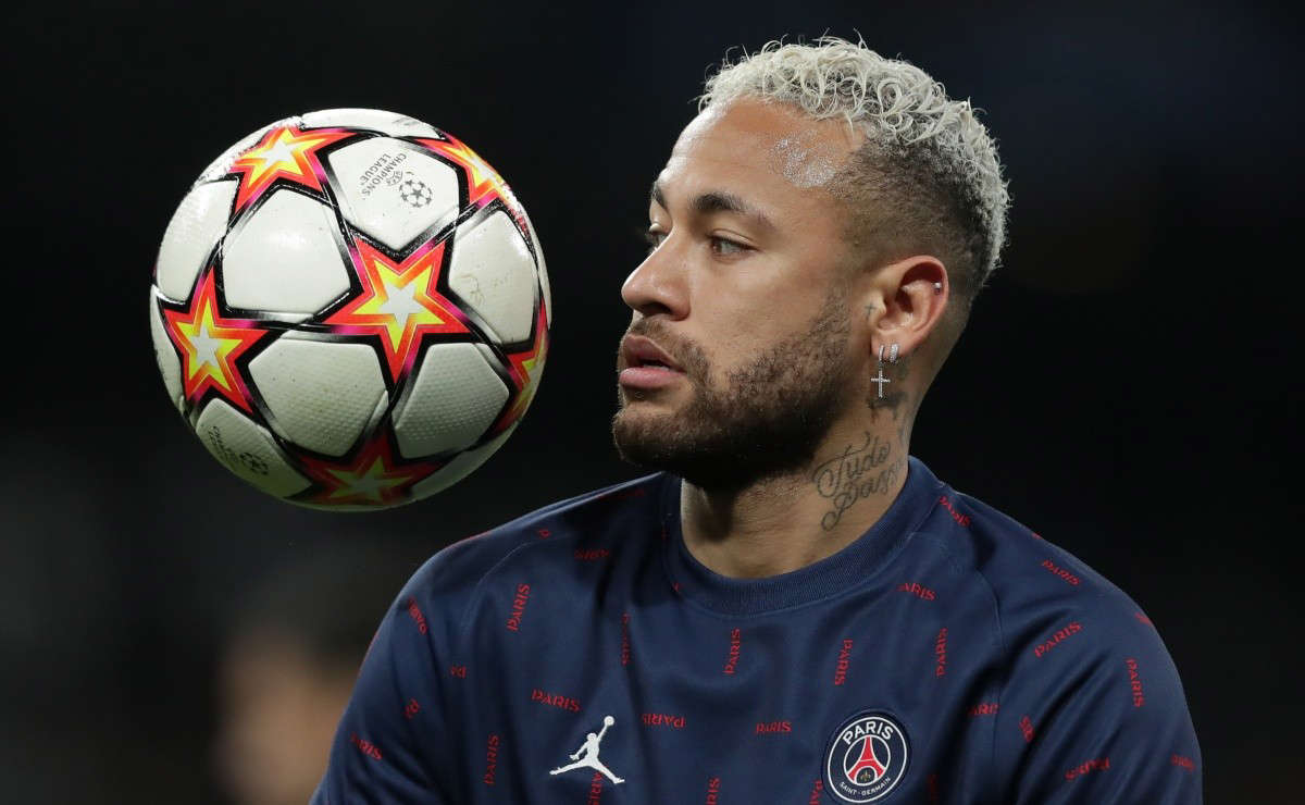 "Ele acredita que vai contratar": Neymar recebe ligação um dos principais técnicos da Premier League