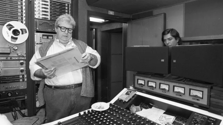 O apresentador Jô Soares (esq.), ao lado de João Lara Mesquita, em 21 de setembro de 1988, durante a gravação de seu programa nos estúdios da Rádio Eldorado, na região central de São Paulo. Crédito: LENA VETTORAZZO/ESTADÃO CONTEÚDO/AE