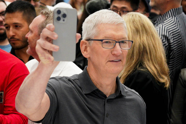 Jornalistas testam nova geração do iPhones na sede Apple - Loren Elliot/Reuters